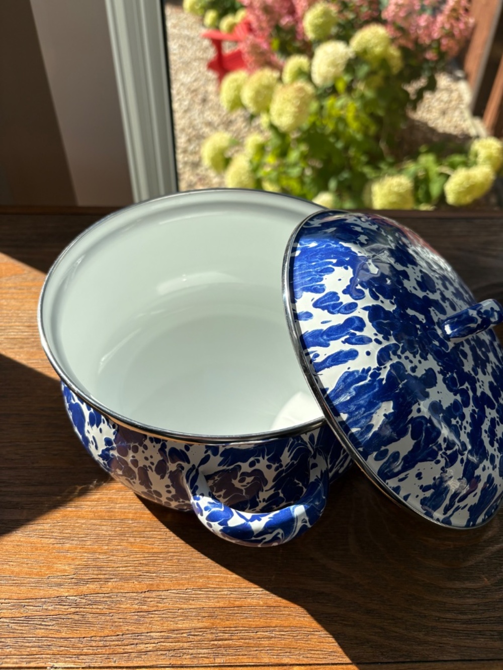 Golden Rabbit Dutch oven - Picture 5 of 6